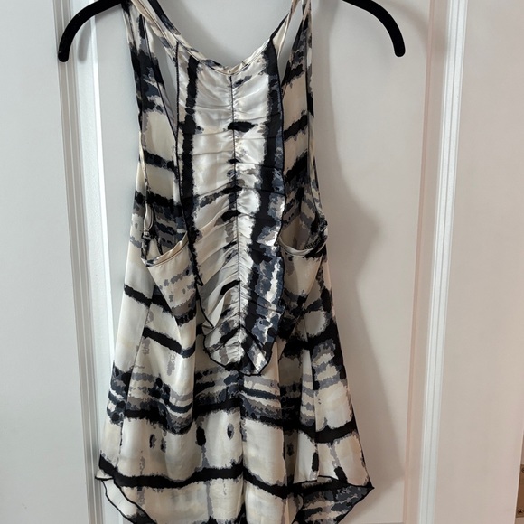 Express Black and White Patterned Sleeveless Camisole - Picture 2 of 7